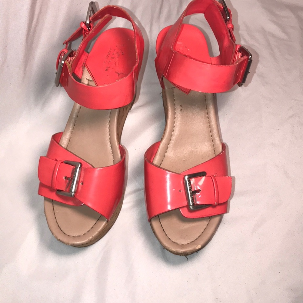 Coral Víctor Alfaro wedges